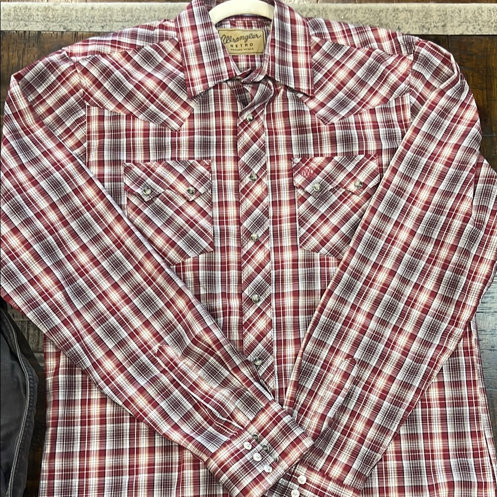 Wrangler Retro shirt Pearl snap buttons never worn brand new. NWOT